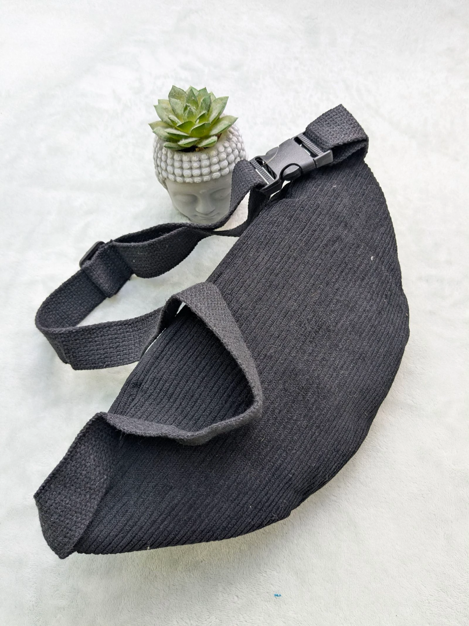 Bolsa de cintura preta em veludo costelas – photo 3